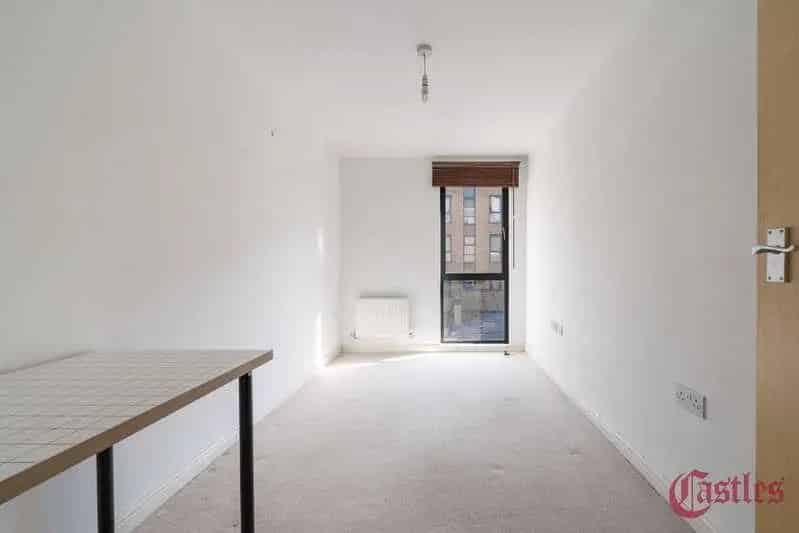 2 Bed Property for Sale in E5 - Stunning First Floor Home