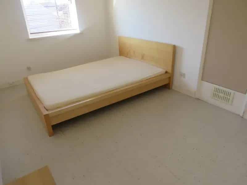 Two Bedroom Town Centre Apartment with Parking