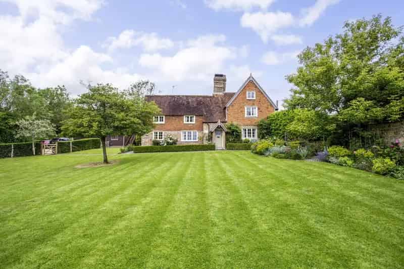 5 Bedroom Sussex Farmhouse with Stunning Views