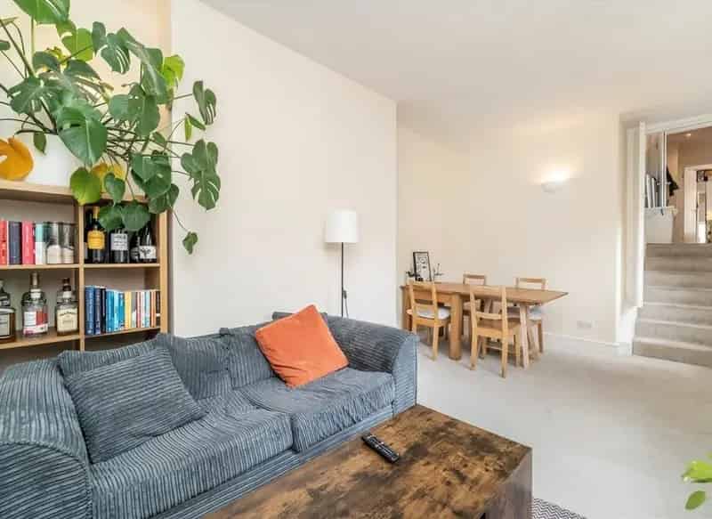 2 Double Bedroom Victorian Flat  Chain Free