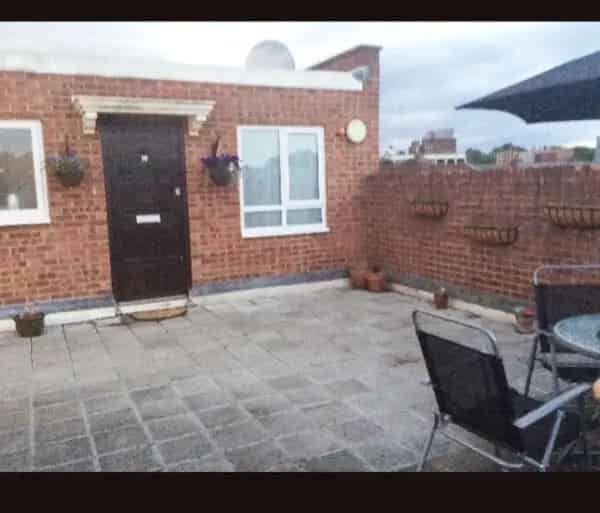 2 Bedroom Flat Orpington High Street Large Communal Garden