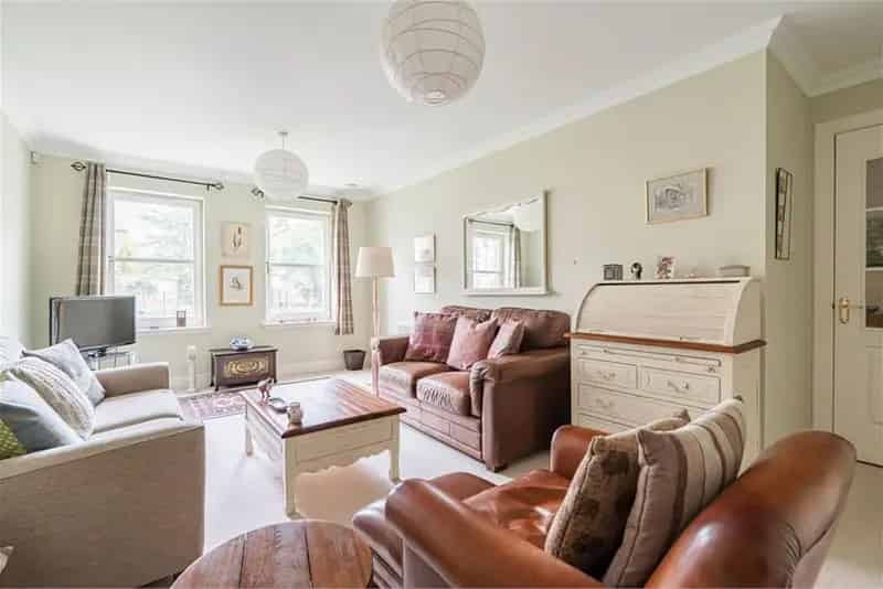 1 Bed Flat - Ground Floor with 1 Reception Room