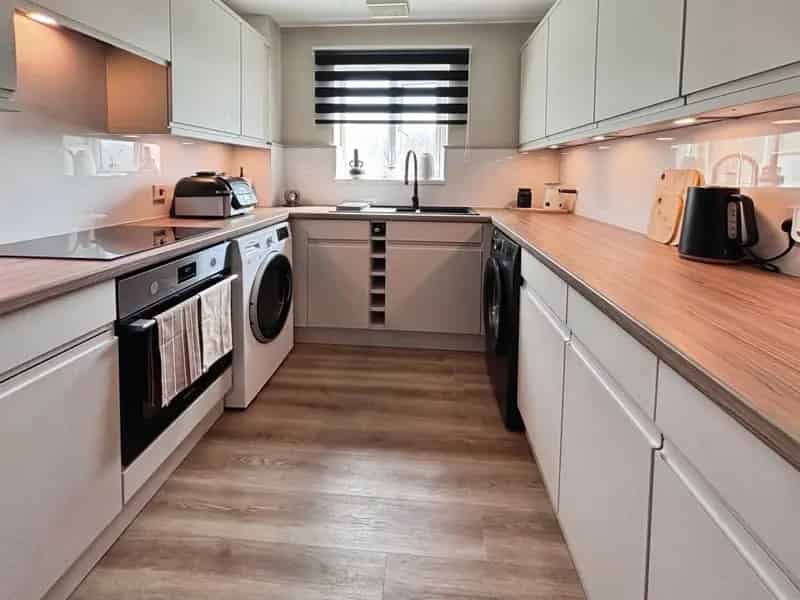 2 Bedroom Flat Barry Waterfront Renovated Apartment