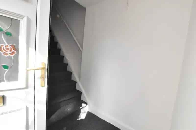 2 Bed Freehold Flat Central Location Commercial First Floor