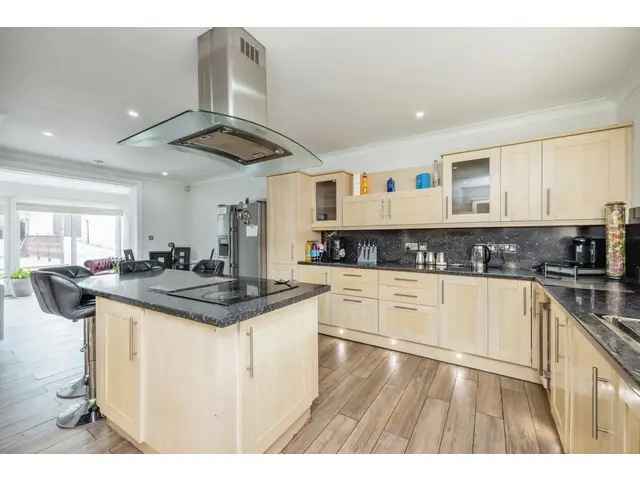 8 bedroom detached house for sale