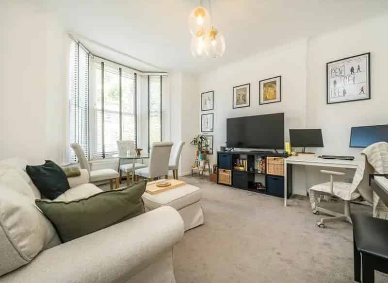 Victorian Flat near Queens Park and Westbourne Park