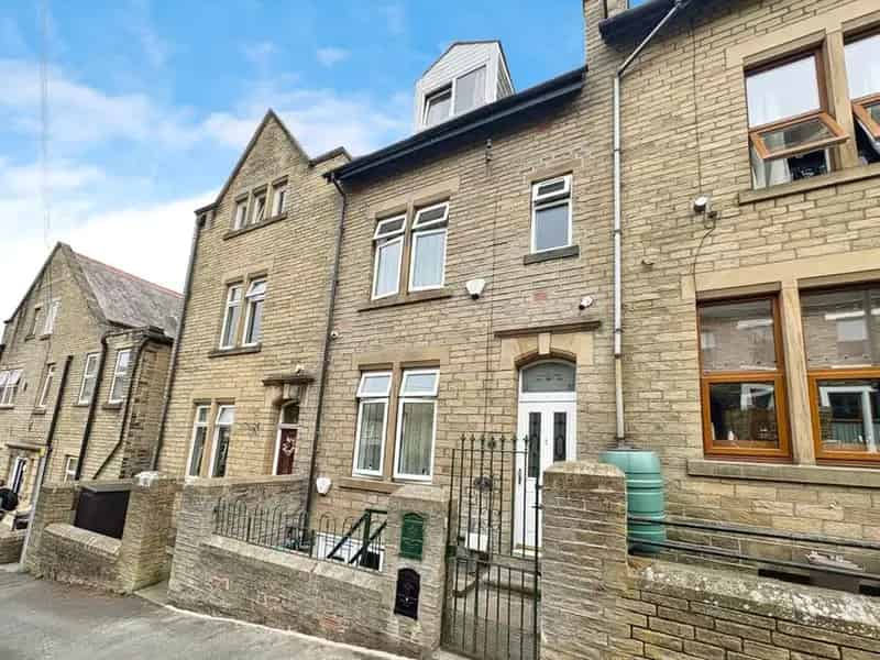 5 Bedroom Mid Terrace House for Sale Brighouse West Yorkshire