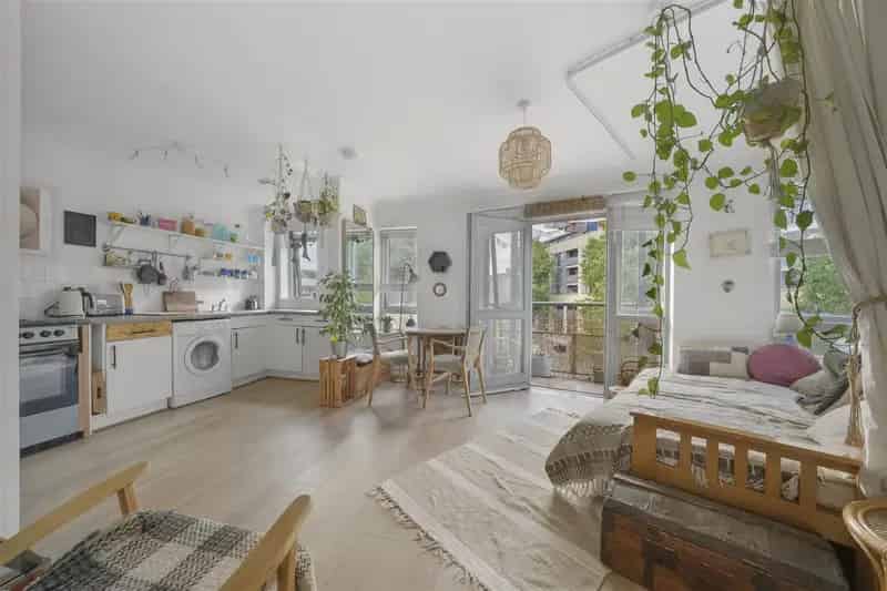 2 Bedroom Flat House to Rent Near Canary Wharf