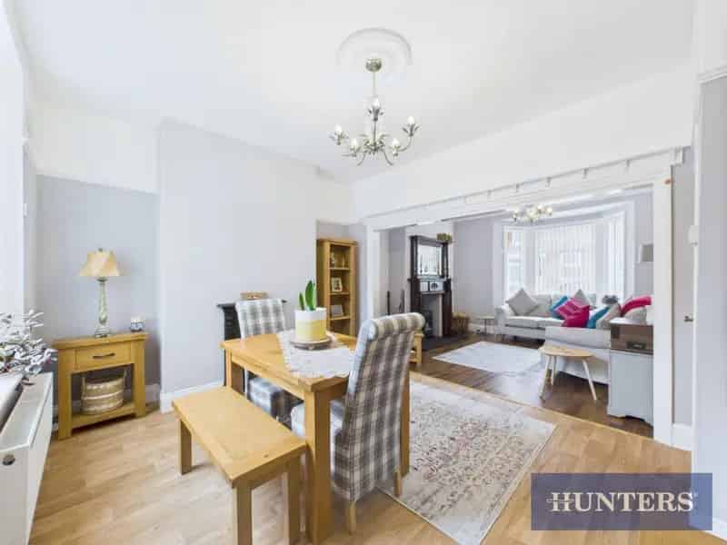 4 bedroom House
 For Sale 
Total Size: 1263 SQ FT