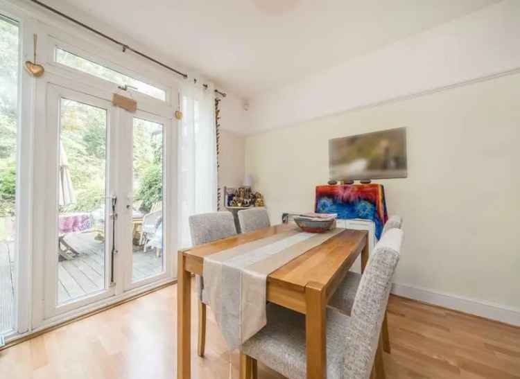 Three Bedroom Family Home Near Motspur Park Station