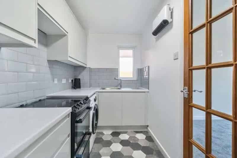 2 Bed Flat for Sale - Modernized Ground Floor Apartment