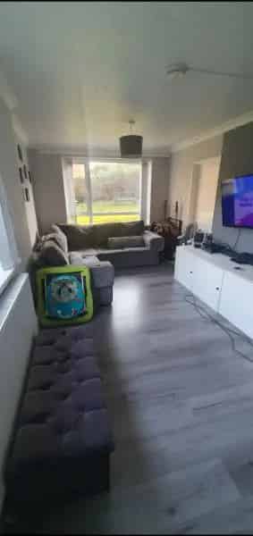 3 Bed Maisonette with Gardens - Family Home
