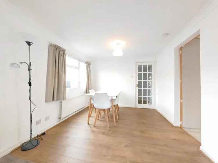 2 Bedroom Park Home for Sale in Winnersh