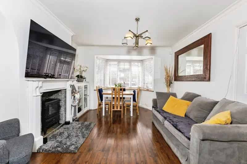 Family Home near M4 and Reading Town Centre