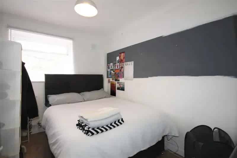 2 Bedroom Flat for Sale Near Boscombe Pier