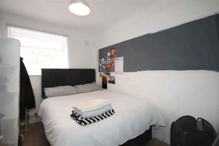 2 Bedroom Flat for Sale Near Boscombe Pier