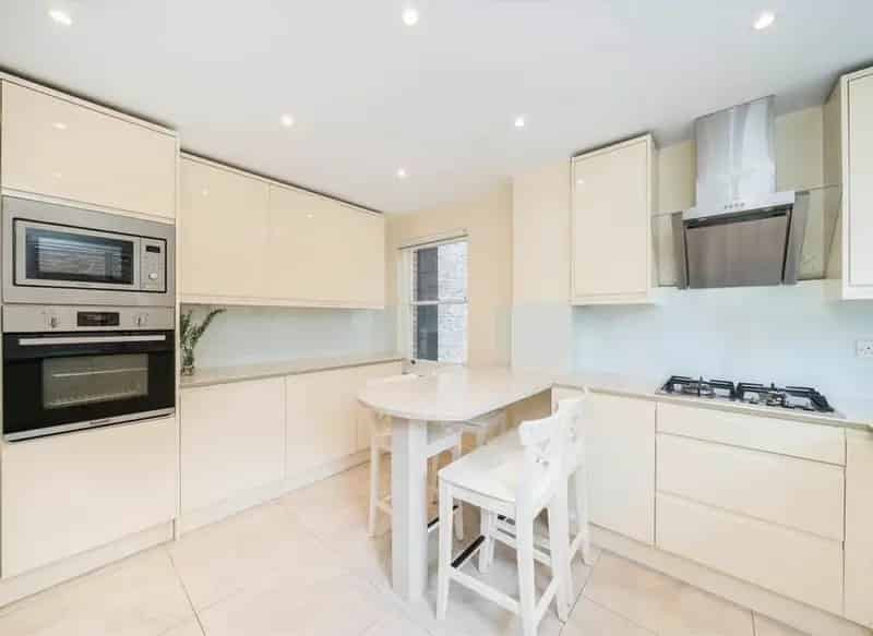 3 Bedroom Apartment near Hyde Park  High Street Kensington