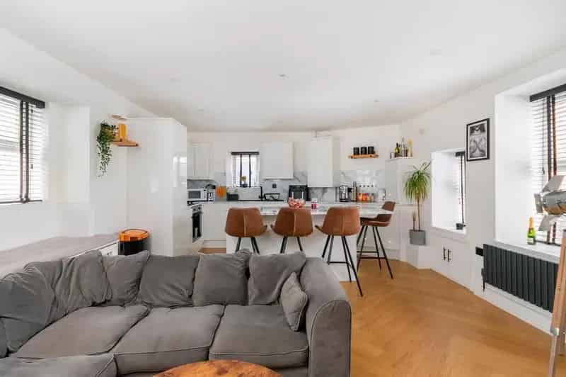 2 Bedroom Coach House for Sale