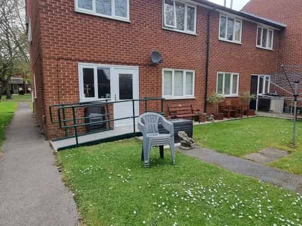 Ground Floor Retirement Apartment Near Hospital and Shops