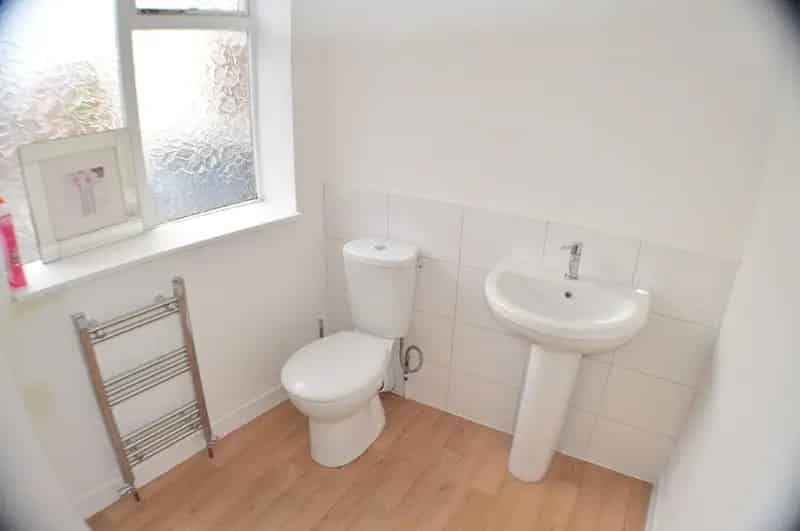 2 Bed Flat & Hair Salon Investment Opportunity
