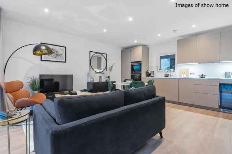 Flat For Sale in London, England