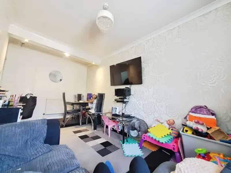 2 Bedroom Flat for Sale in London E16