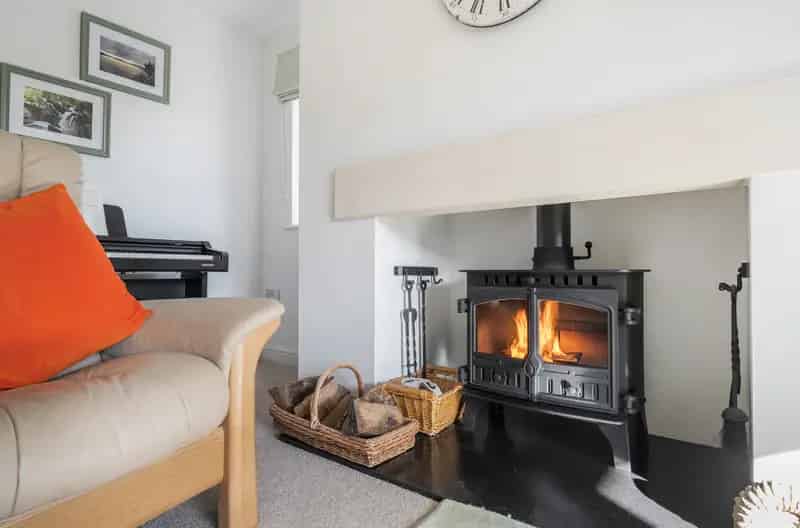 4 Bedroom Detached House with Studio and Gardens