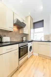 3 Bed House Hyde Park Leeds - Modern Furnished Property