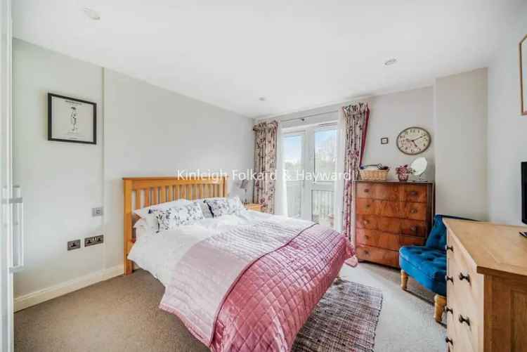 One Double Bedroom Apartment with Two Balconies Allocated Parking