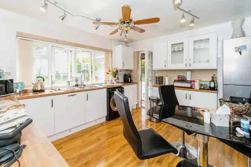 5 Bed Chalet Bungalow with Annex & Commercial Yard