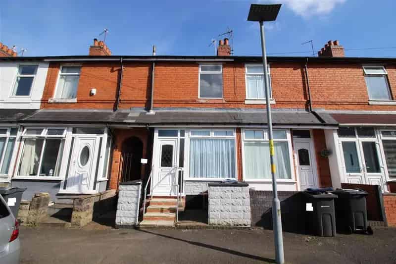 3 Bedroom Mid Terrace House For Sale - No Upward Chain