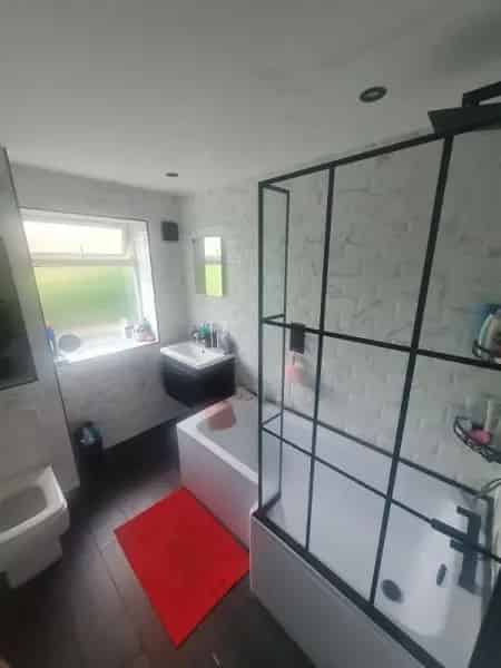 3 Story Mid Terrace House with Garage and Garden