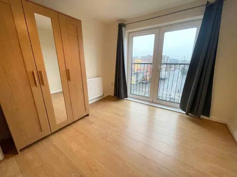 2 Bedroom Apartment Winton Modern Family Bathroom