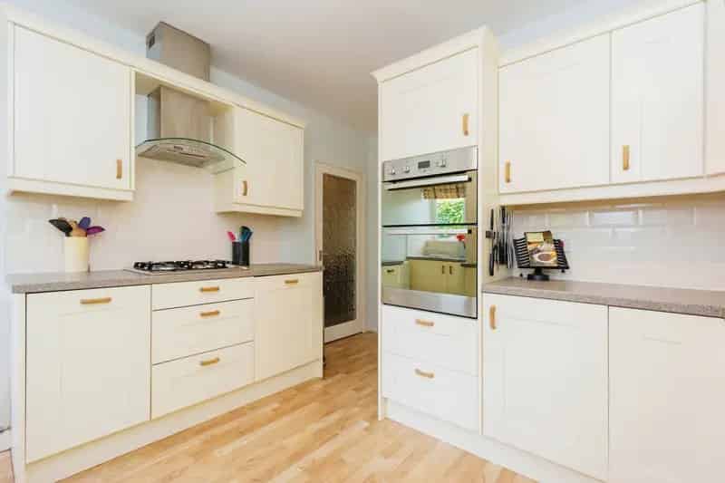 Two Double Bedroom Ground Floor Apartment with Private Access and Garage