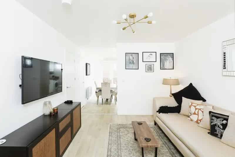 Modern Semi Detached House Coleshill Two Bedrooms Driveway Parking