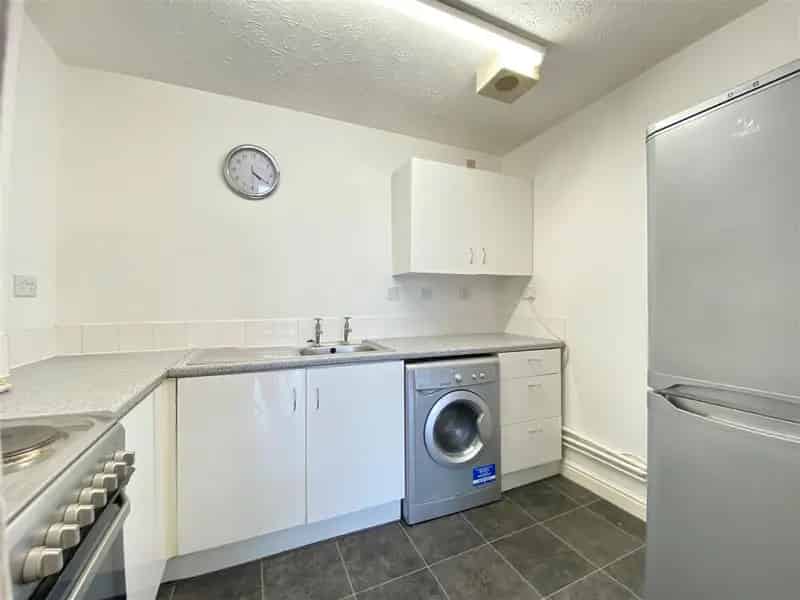 1 Bedroom Apartment House to Rent in Historic Mill Building