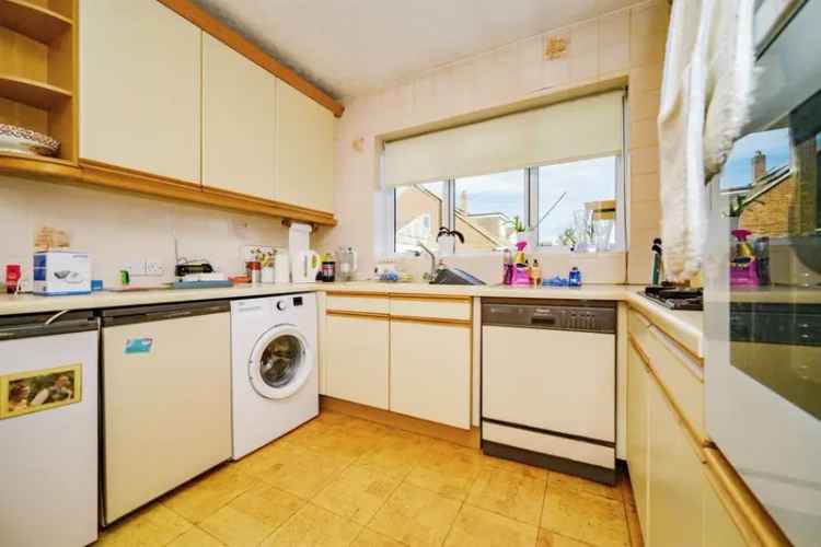 3 Bedroom Semi-Detached Bungalow Bricket Wood St Albans