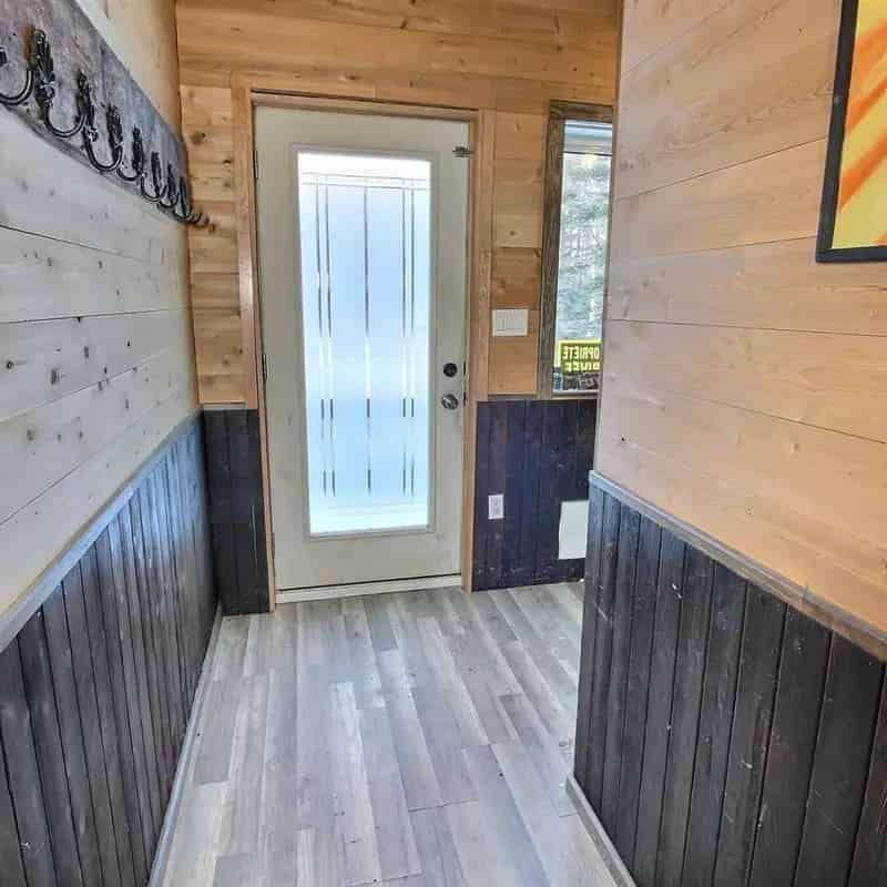 Rustic 18+ Acre House with Solar Air Panel