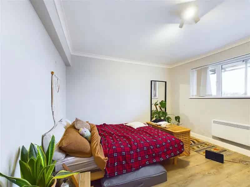 2 Bedroom Flat to Rent Near Acton Main Line