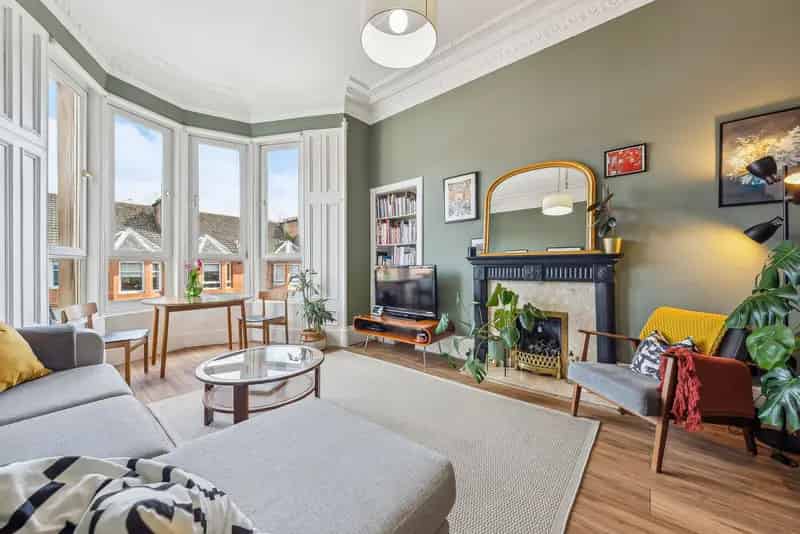 2 Bed Tenement Flat Battlefield Glasgow Close to Amenities