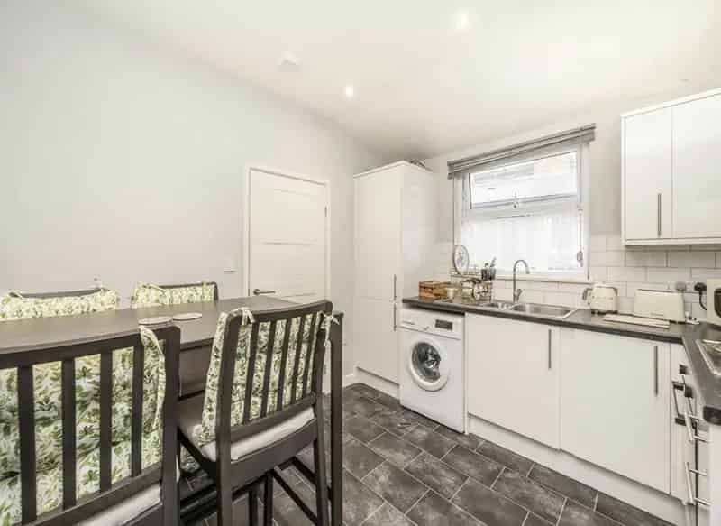 First Floor Maisonette Near Ladywell Station