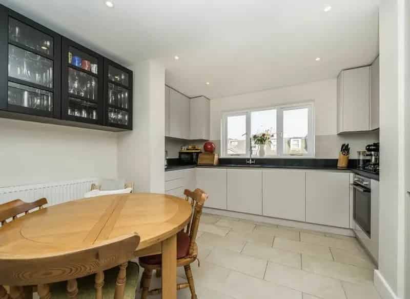 Beautiful Refurbished Victorian Apartment Near Battersea Park