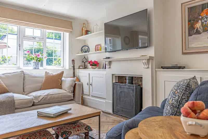 4 Bedroom Detached House For Sale in Tring