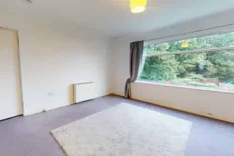 2 Bed Flat 82m² Cardiff - Garage, Garden, Near Amenities