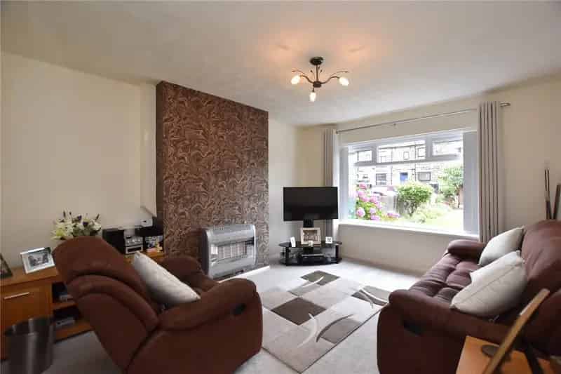 Spacious 4-Bedroom House in BD2 - Family Home with Garage