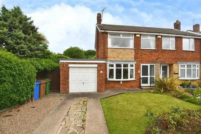 3 Bedroom Semi Detached House For Sale