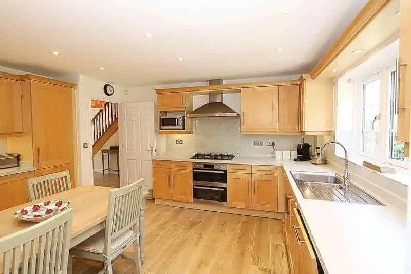 4 bed house for sale