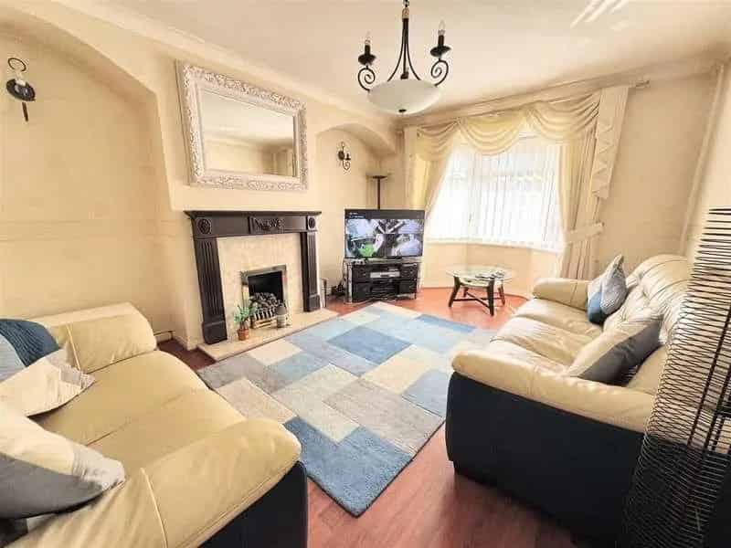 3 Bed End Terrace House For Sale