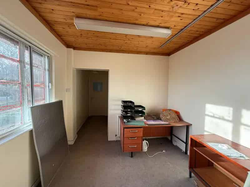 600 sq ft Office Suite in Whittington Business Park