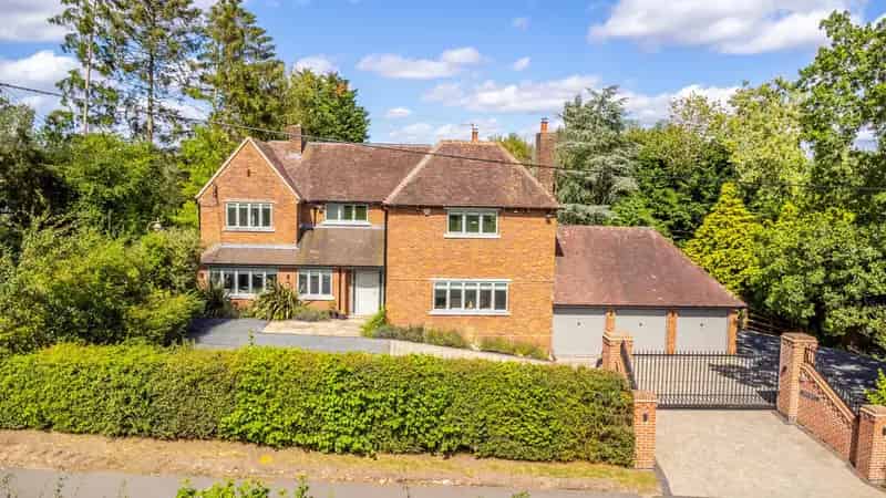 Detached House to rent with 6 bedrooms, Vicarage Hill, Solihull